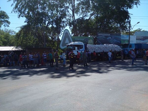 Roces entre camioneros y policías generan nerviosismo en Guayaybí - Nacionales - ABC Color