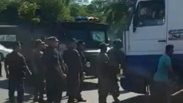 Incidentes entre camioneros y policías en protesta en San Pedro