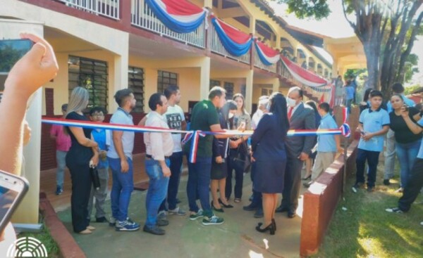 Municipalidad de CDE inaugura varias mejoras en escuela de Área 1