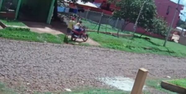 Persiguió a ladrón que robó la moto de su vecina y fue baleado