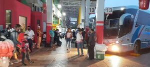 Terminal de Ómnibus de Asunción sigue con servicios regulados ante cierre de rutas - Nacionales - ABC Color