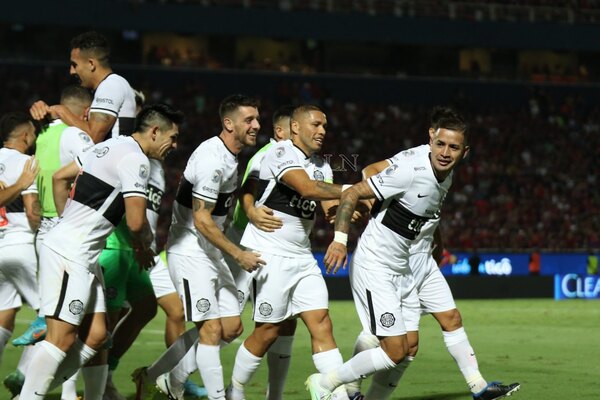 Olimpia y Libertad, entre los clubes que remontaron dos goles de ventaja ante brasileños