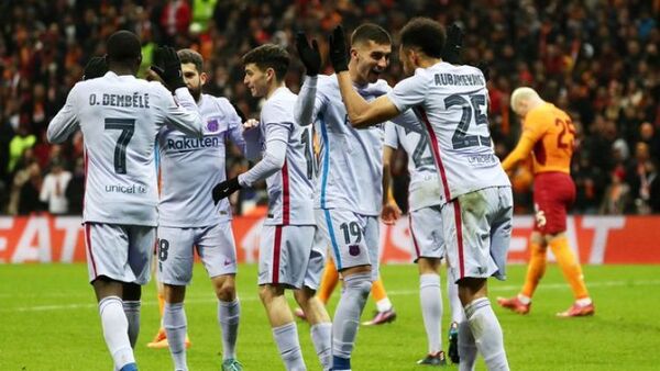 Pedri y Aubemayang meten al Barcelona en cuartos