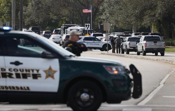 Dos muertos y dos heridos tras tiroteo en autobús en Florida