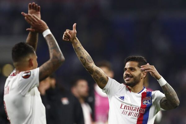 El Lyon rentabiliza la ida y sobrevive a cuartos - Fútbol Internacional - ABC Color