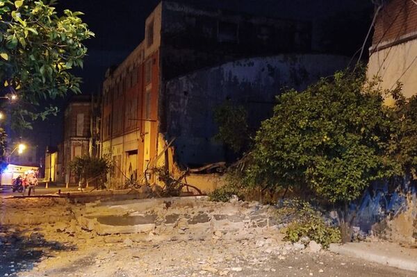 Bloquean calles del microcentro tras derrumbe en la ex Cervecería Paraguaya - Nacionales - ABC Color
