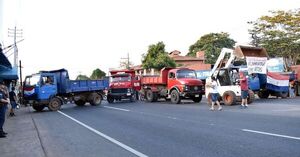Ya hay enfrentamientos en sitios de protesta por precio de combustibles - Nacionales - ABC Color
