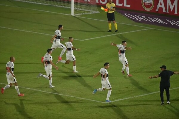 Olimpia y su estirpe copera se instalan en fase de grupos