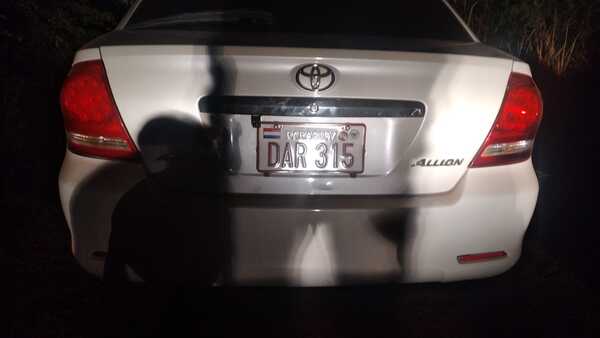 Grupo armado perpetra asalto y abandonan vehiculo robado en San Pedro del Paraná