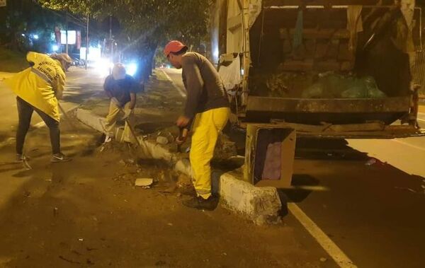 Recién tras quejas, Municipalidad de Asunción empieza a recolectar residuos - Nacionales - ABC Color
