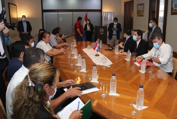 Diario HOY | No hay acuerdo para liberar rutas: camioneros van a cuarto intermedio