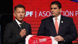 Crónica / [VIDEO] ¡Otro papelón de un ex entrenador de la Albirroja!