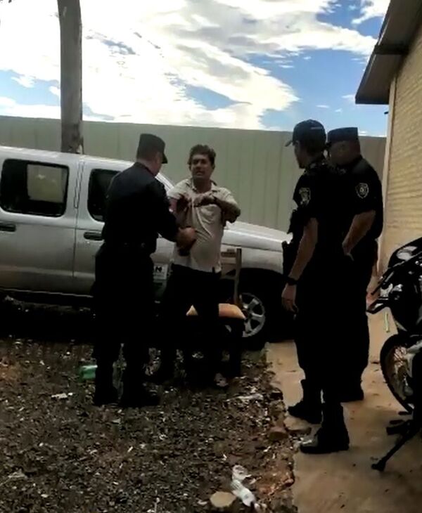 Aprehenden a camionero que casi atropelló a policías y dio positivo al alcotest - Nacionales - ABC Color