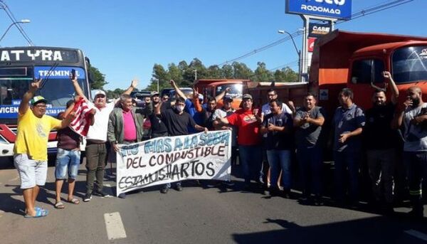 Fleteros quieren que el gasoil baje en Gs. 2.500
