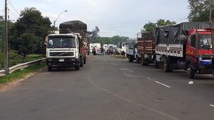 Camioneros esperan ley que concrete nuevo acuerdo y piden a sus compañeros que ya no bloqueen rutas - Nacionales - ABC Color