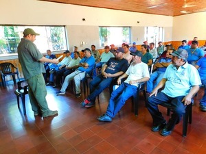 REUNIÓN TÉCNICA CON PRODUCTORES DE CEBOLLA DE GENERAL DELGADO FUE IMPULSADA POR LA GOBERNACIÓN DE ITAPÚA - Itapúa Noticias