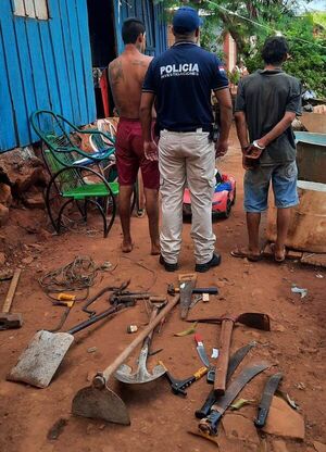 Detienen a dos hombres por hurto de herramientas del Hospital Regional de Ciudad del Este - ABC en el Este - ABC Color