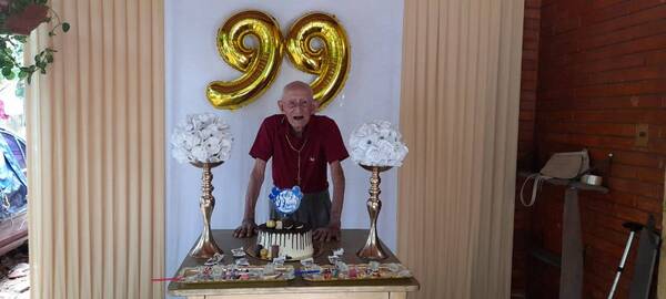 Crónica / [Video] "Un regalo de Dios, una reliquia viviente", don José cumple ¡100 años!