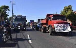 Camioneros flexibilizarán medidas de fuerza pero seguirán en paro | Radio Regional 660 AM