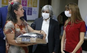 Entregan bienes de capital y certificados a microempresarios