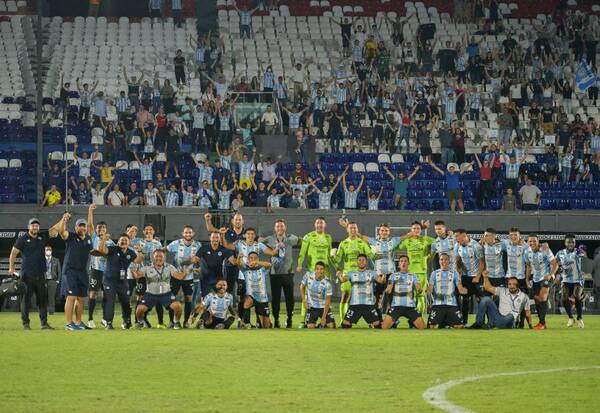 Crónica / Su equipo clasificó a fase de grupos y él por primera vez viajará en avión