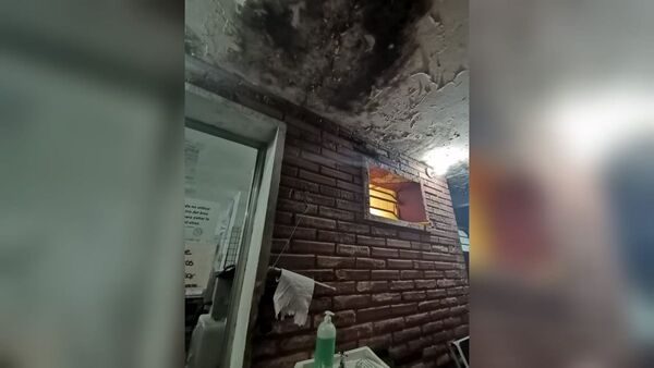 Socorrió a su compañera a IPS y mostró desastres en edificio
