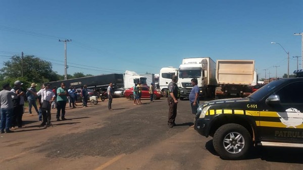 Camioneros levantan cierre de ruta en algunos puntos del país