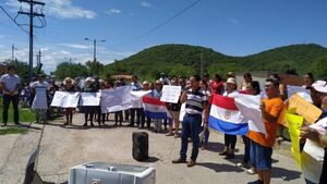 Fuerte Olimpo: Pobladores se manifiestan contra cortes de luz y "tarifazos" de la ANDE