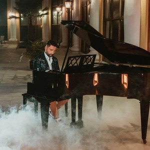 El cantante Colombiano Alex Campos lanza sencillo y video oficial «No Dejes Que Caiga» que hará pare de su nuevo álbum.