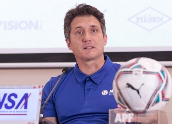 Barros Schelotto convoca a dos jóvenes de Olimpia