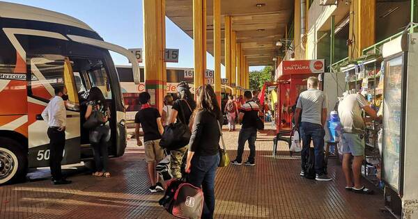 La Nación / Terminal de buses vuelve a operar con normalidad