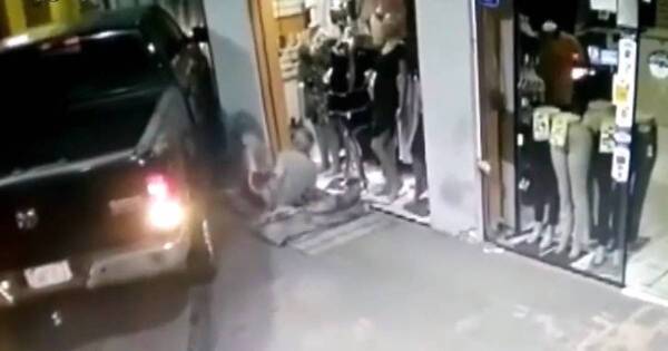 La Nación / Automovilista atropelló a un anciano en situación de calle y se dio a la fuga
