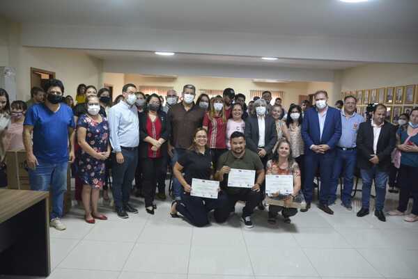 Microempresarios de A. Paraná obtienen capital para potenciar sus negocios - La Clave