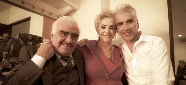 Viuda de Vicente Fernández obtiene amparo contra Televisa para que suspenda su serie sobre Chente