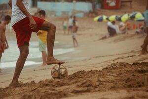 La ciudad de Encarnación despide al verano con fútbol de playa
