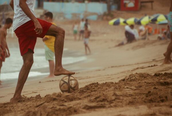 La ciudad de Encarnación despide al verano con fútbol de playa