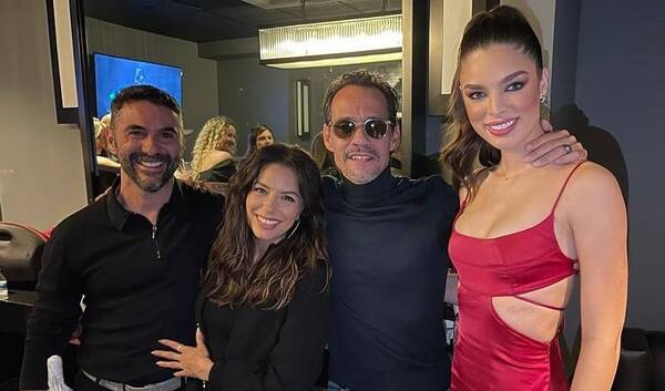 Crónica / [VÍDEO] ¡Marc Anthony le tira besos a Nadia Ferreira en pleno show!