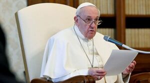 El papa promulga la nueva Constitución que reforma el Gobierno de la Iglesia