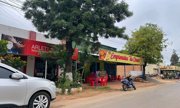 Estacionó frente a local de empanadas y le “bañaron” el coche con aceite sucio - OviedoPress