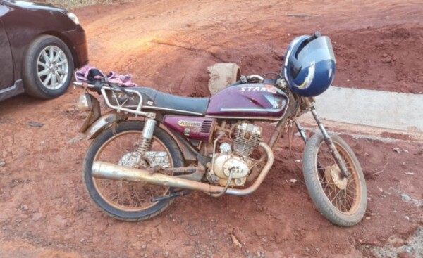 Chocó a un motociclista, lo insultó, golpeó y disparó
