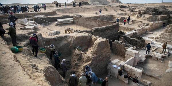 Diario HOY | Egipto descubre cinco tumbas faraónicas en Saqqara
