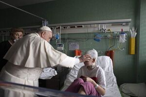 El papa visitó a los niños ucranianos hospitalizados en el Bambino Gésu - Mundo - ABC Color