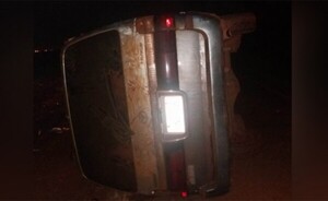 Esquivó una moto sin luz y terminó volcando