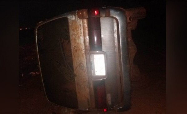 Esquivó una moto sin luz y terminó volcando