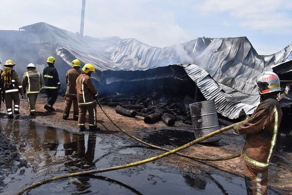 Incendio consume una fábrica de aceite y deja tres obreros con graves quemaduras en Ypané - Nacionales - ABC Color