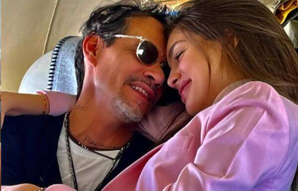 Crónica / Nadia en el regazo de Marc Anthony. ¿Le cantó Arrorró?