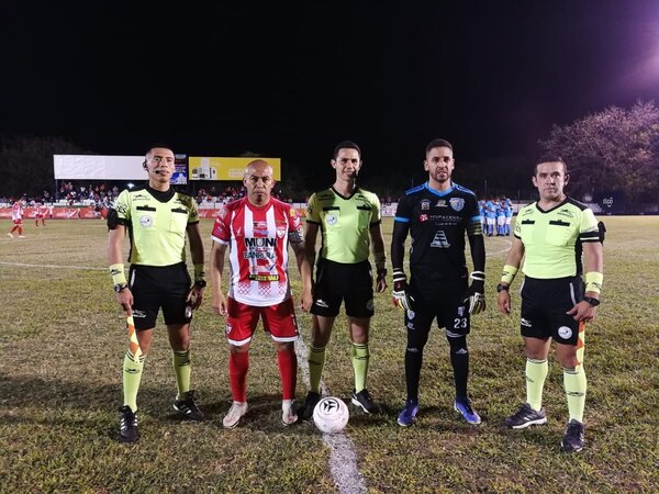 Egidio Arévalo Ríos, con 40 años, es capitán y figura en un equipo de Guatemala