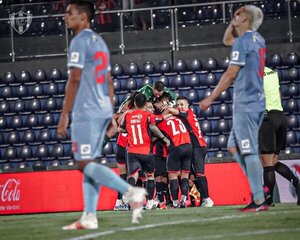 Con goleada el Ciclón recupera el liderato