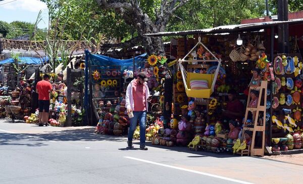 Inacción municipal permite invasión y atropello al casco histórico de Areguá - Nacionales - ABC Color