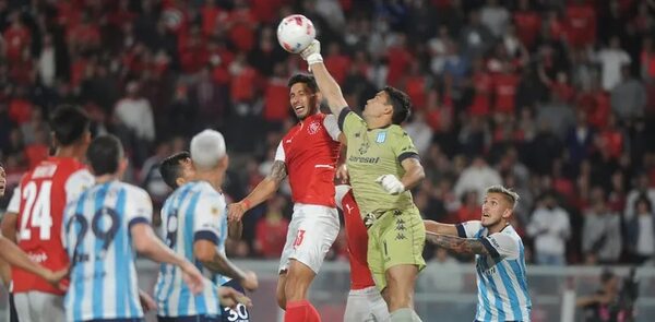 Racing se queda con el clásico de Avellaneda y con el liderato en solitario - Fútbol Internacional - ABC Color